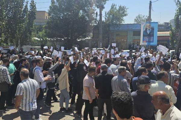 Iranian official: 'Economic mafia' drains resources, deters investment
