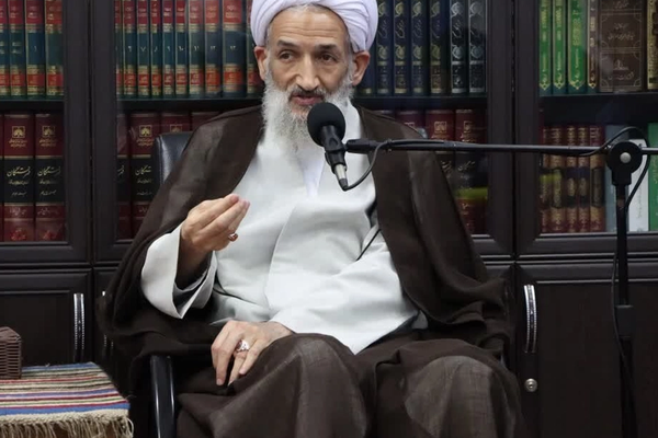 ممثل خامنئي يدعو لتحويل إيران إلى "مجتمع استخباراتي من 90 مليون نسمة"