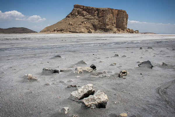 مسؤول إيراني: بحيرة أرومية قد تجف تمامًا مع نهاية الصيف