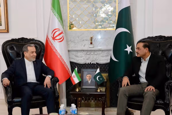 Iran’s Araghchi passes on ‘comprehensive’ response in Pakistan talks