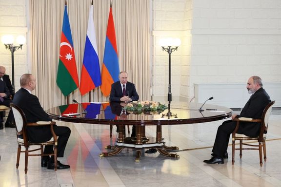Vladimir Putin meeting with the Azerbaijani and Armenian president on October 31, 2022