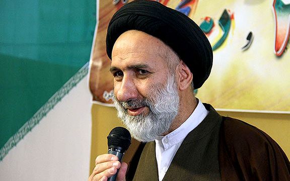 امام جمعه شهرکرد: نباید عکس و تصویر زنان در ملأعام باشد
