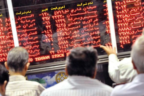 المتحدثة باسم الحكومة الإيرانية: إقالة وزير الاقتصاد تسببت في انخفاض مؤشر البورصة