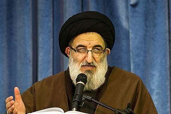امام جمعه کرج: خونخواهی ما با از بین رفتن ریشههای ظلم و طاغوت ممکن خواهد بود