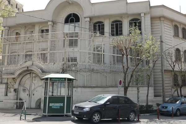 قطع الكهرباء عن السفارات والمقار الدبلوماسية في طهران لمدة ساعتين يوميًا