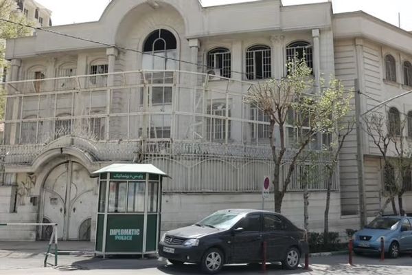 قطع الكهرباء عن السفارات والمقار الدبلوماسية في طهران لمدة ساعتين يوميًا