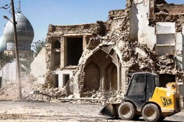 جيل جديد يروي حكاية "إيران المتآكلة"