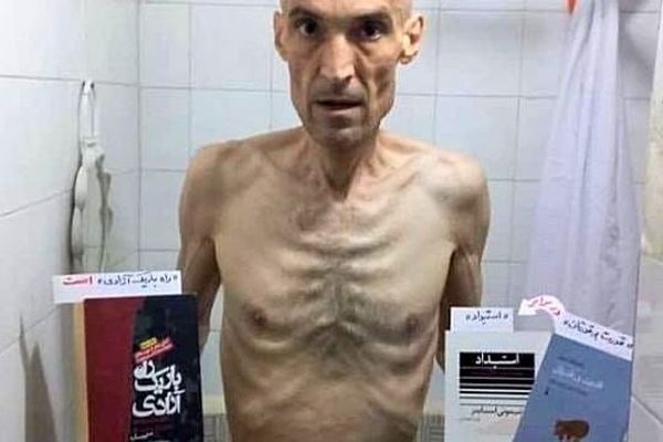 سجين سياسي إيراني يواصل الإضراب عن الطعام.. ويؤكد: تحقيق الأهداف يحتاج صمودًا جماعيًا