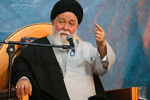 خطيب جمعة مشهد: العدو لن يتراجع حتى يقضي على الدين