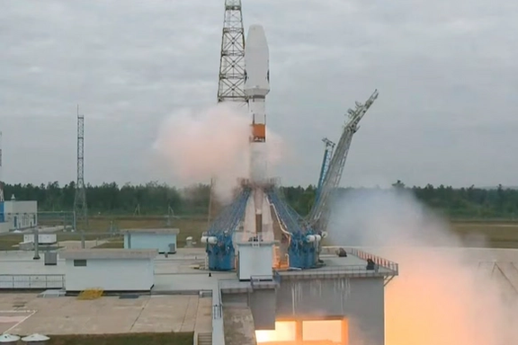 روسیه یک فضاپیمای بدون سرنشین خود را برای فرود بر سطح ماه با موفقیت پرتاب کرد