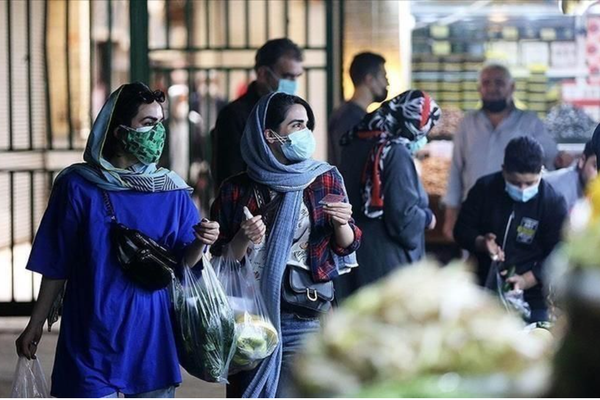 "تضاعف" عدد زوار المستشفيات بسبب كورونا في إيران 3 مرات.. وأنباء عن سلالتين جديدتين