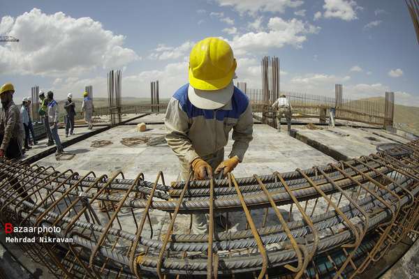 Iranian Workers Struggle As Minimum Wage Fails To Meet Living Expenses