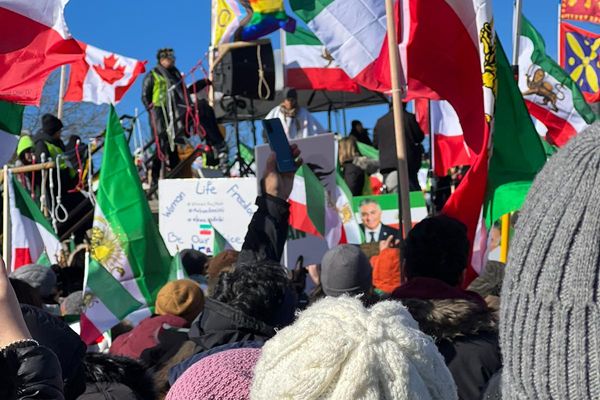 معارضون إيرانيون يؤكدون عزم الشعب على مواصلة الانتفاضة حتى إسقاط النظام