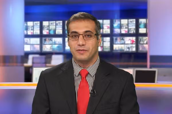 رضا ولیزاده: فرش قرمز حکومت برای بازگشت چهرهها از خون قربانیان رنگ گرفته است