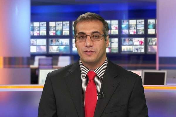 "سجادة حمراء من دماء الضحايا".. صحافي معتقل بـ"إيفين" يحذر من العودة لإيران ويهاجم النظام