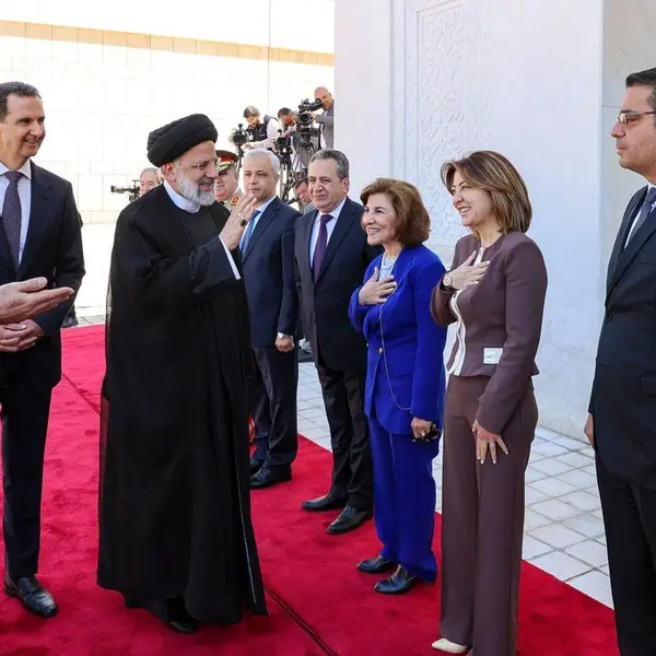 ویدیوهایی از بشار اسد منتشر شده که در آنها پلیس و سربازان سوریه را مسخره میکند