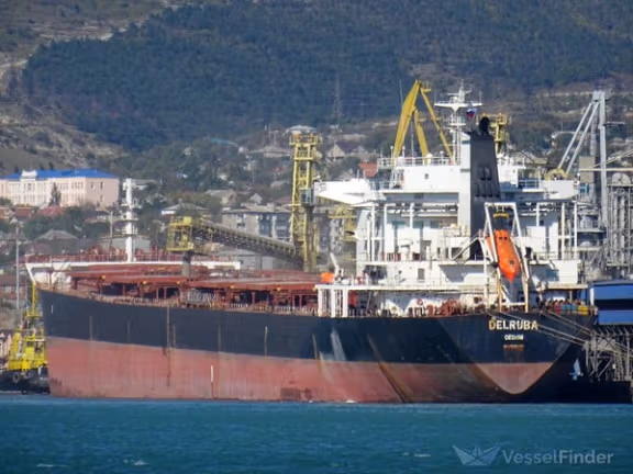 کشتی تحریمشده ایرانی در بندر سانتا کاترینا در برزیل پهلو گرفت