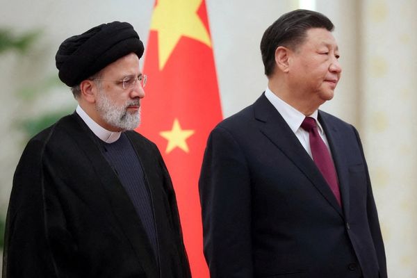 في بيان مشترك.. شي ورئيسي يطالبان برفع العقوبات المفروضة على إيران