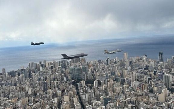 ارتش اسرائیل تصاویر پرواز جنگندههایش بر فراز مراسم تشییع جنازه نصرالله را منتشر کرد