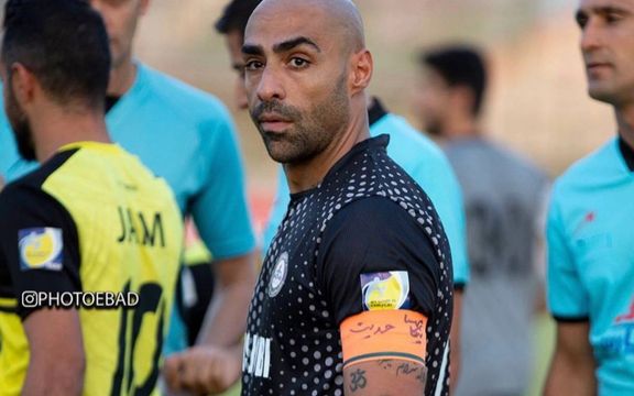 تکرار ماجرای باقری و عارف غلامی؛ روزبه سینکی به دلیل حمایت از خیزش انقلابی از پارس جم رفت