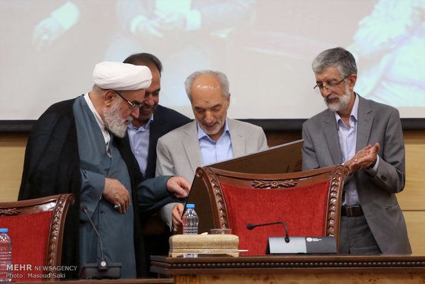 مراسم بزرگداشت میرمحمدصادقی، با حضور محمدی گلپایگانی، رئیس دفتر علی خامنه‌ای، سال ۱۳۹۴