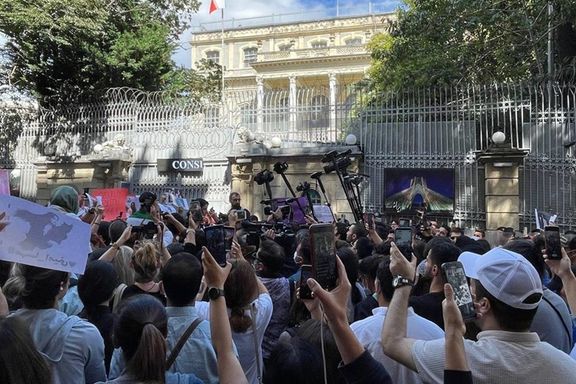 همراهی چشمگیر زنان ترکیه با اعتراضات ایران؛ تجمع مقابل کنسولگری جمهوری اسلامی در استانبول