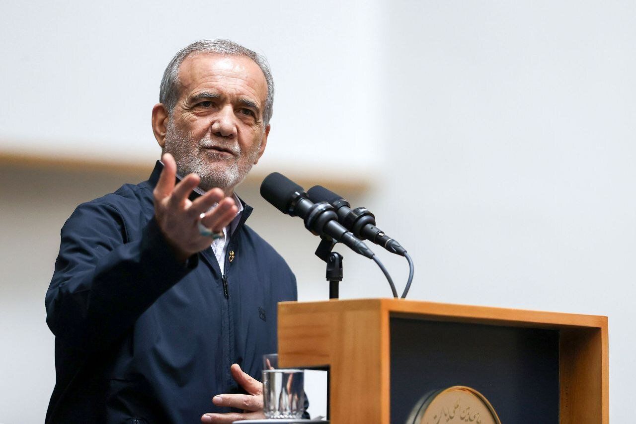 پزشکیان: روی طلا خوابیدیم اما مردم گرسنه‌اند