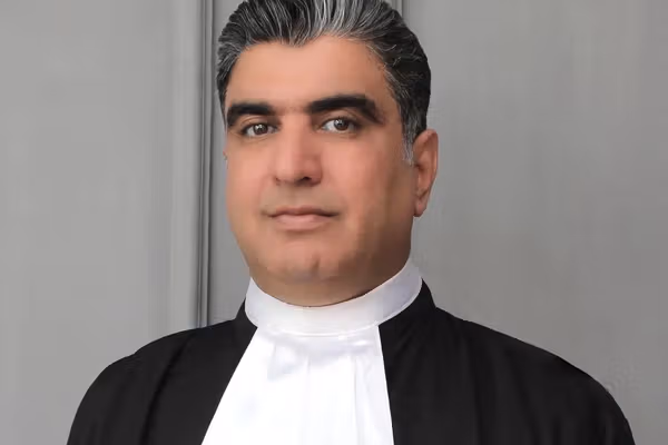 برادر خسرو علیکردی از دریافت پیامهای تهدیدآمیز از سوی افراد نزدیک به حاکمیت خبر داد