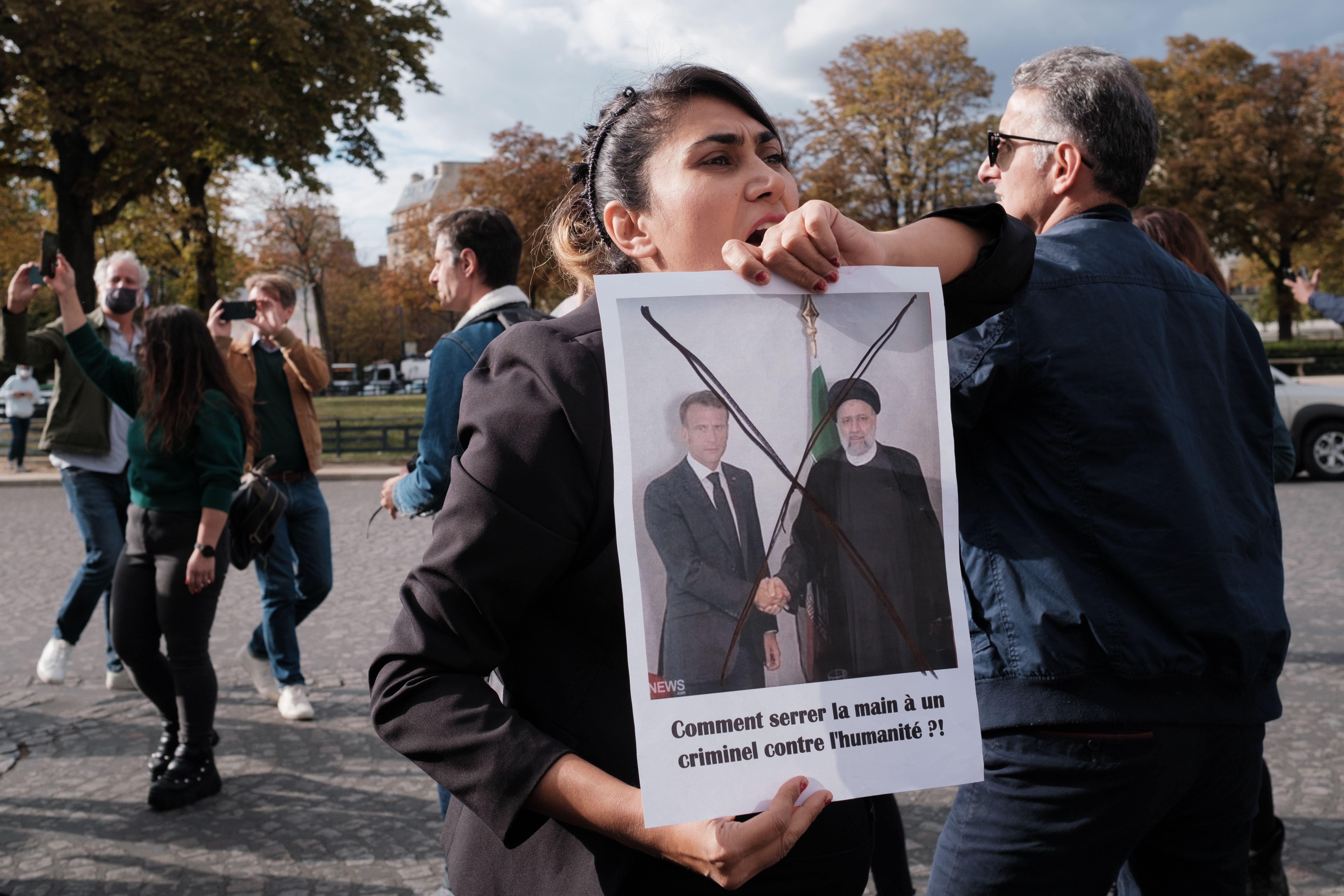 جمعی از دانشگاهیان و روزنامه‌نگاران ایرانی به امانوئل مکرون: از مردم ایران حمایت کنید