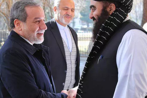 المياه واللاجئون والأمن.. ملفات الشد والجذب بين طالبان وطهران