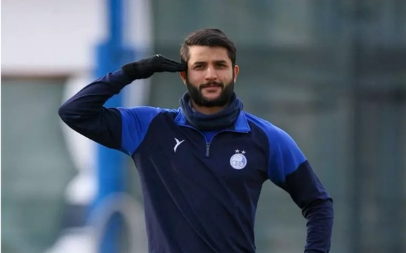 واکنش علی کریمی به ممنوعالکاری عارف غلامی؛«وقتی کنار مردم بمونی خاری توی چشم رژیم میشوی»