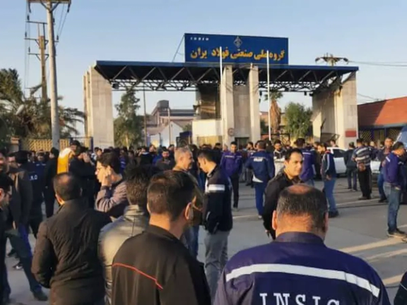 Steel workers protesting on December 24, 2023