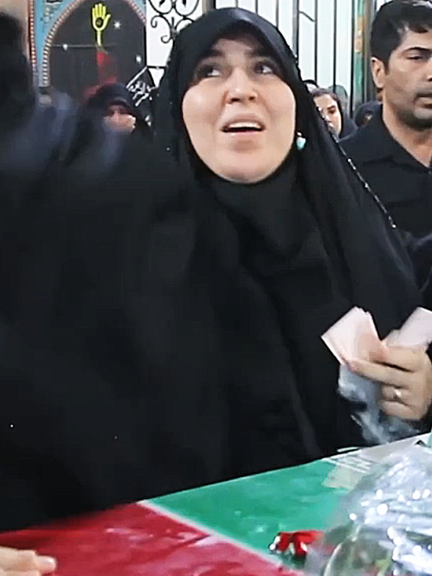 همسر مامور کشتهشده سپاه:روی جسد شوهرم پول شاباش پخش کردم