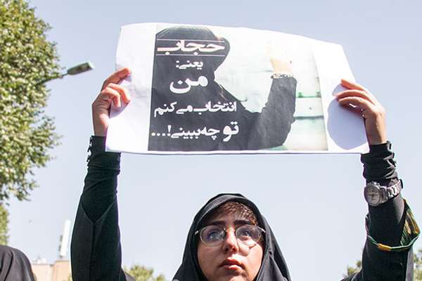 رسانه وابسته به سپاه: فرد بازداشتشده با ادعای «مبارزه با بیحجابی» دچار آسیبهای روانی است