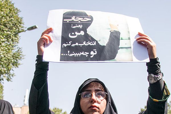 رسانه وابسته به سپاه: فرد بازداشتشده با ادعای «مبارزه با بیحجابی» دچار آسیبهای روانی است