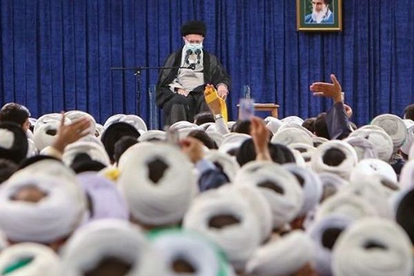 المرشد الإيراني لطلاب الحوزة: الذكاء الاصطناعي وما بعد الإنترنت "سيوف دامية في يد العدو"