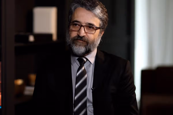 حامد اسماعیلیون: شش سال از جنایت گذشته و ما ماندهایم و آدمکشی به نام خامنهای