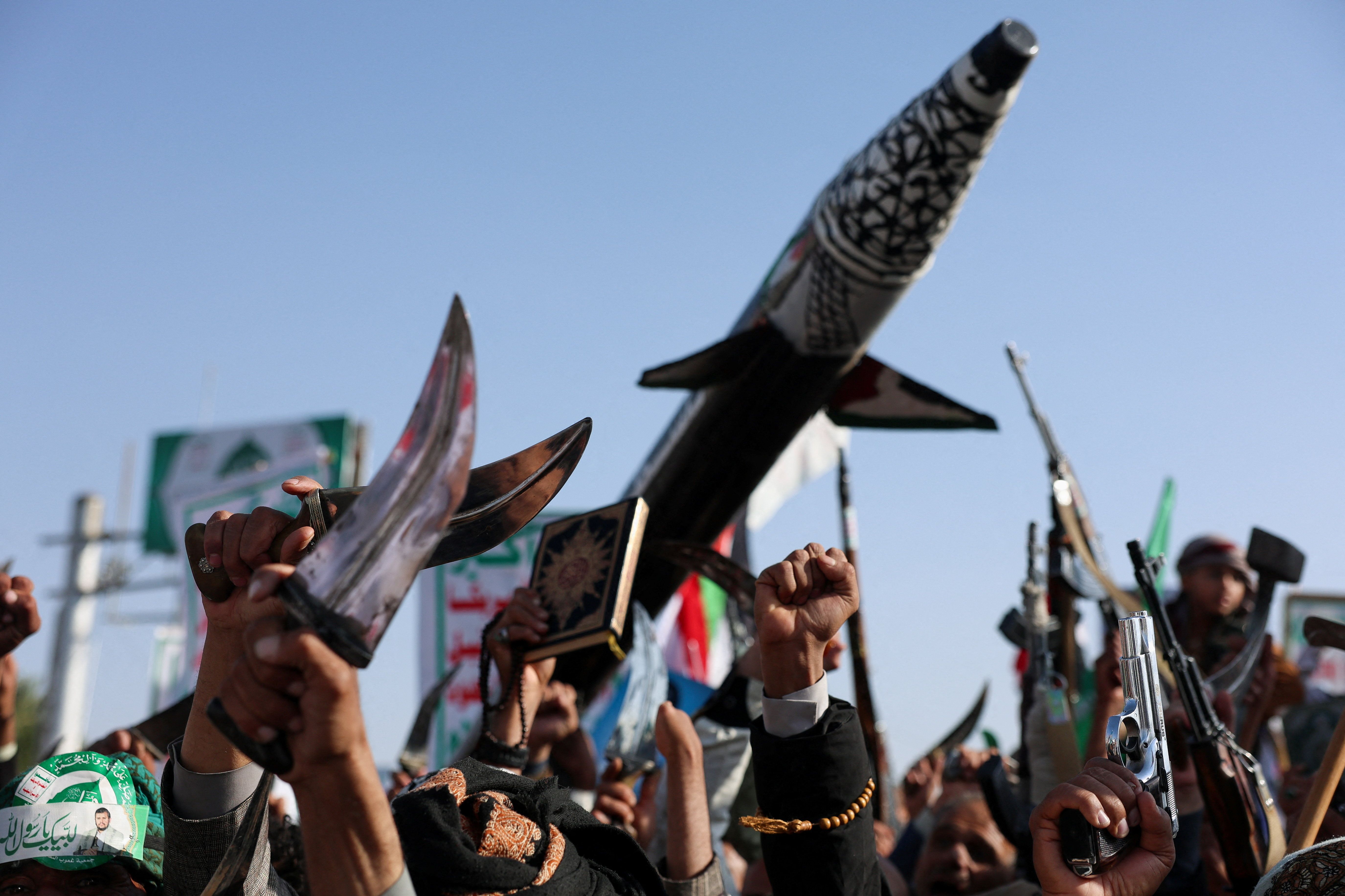 کانال ۱۴ اسرائیل: تهران انتقال سلاح‌های پیشرفته به لبنان، یمن، عراق و آفریقا را آغاز کرده 