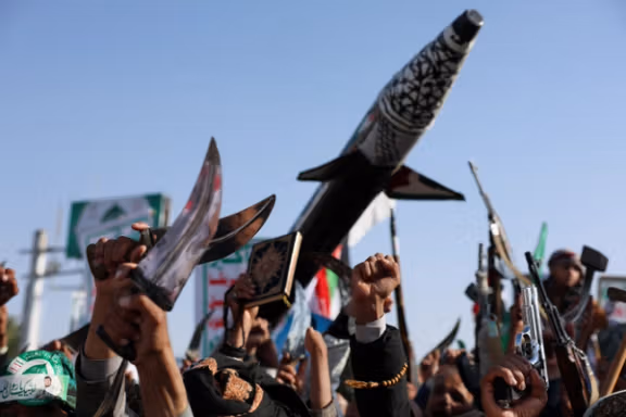 کانال ۱۴ اسرائیل: تهران انتقال سلاحهای پیشرفته به لبنان، یمن، عراق و آفریقا را آغاز کرده