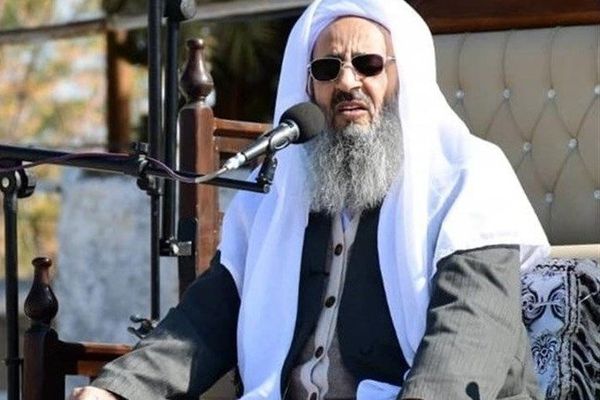 خطيب أهل السنة في إيران يطالب بإطلاق سراح السجناء السياسيين وتحسين الوضع الأمني في زاهدان