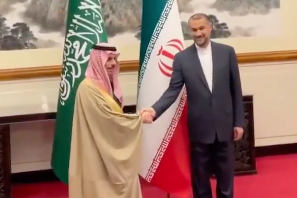 وزيرا خارجية السعودية وإيران يوقعان بيانا على فتح السفارات في طهران والرياض