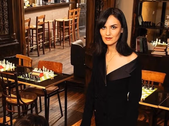 حجازیپور: خامنهای، از سوراخت بیرون بیا تا میلیونها هموطن به خاک و خون کشیده نشوند