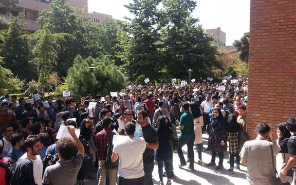 طلاب جامعة إيرانية تضامنا مع الإضراب: المشاركة في المحاضرات الدراسية خيانة لدماء القتلى