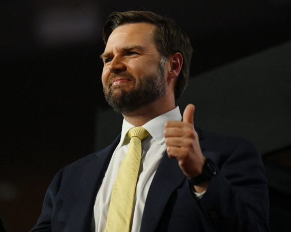 نائب ترامب: النظام في إيران يواجه مشكلات كثيرة