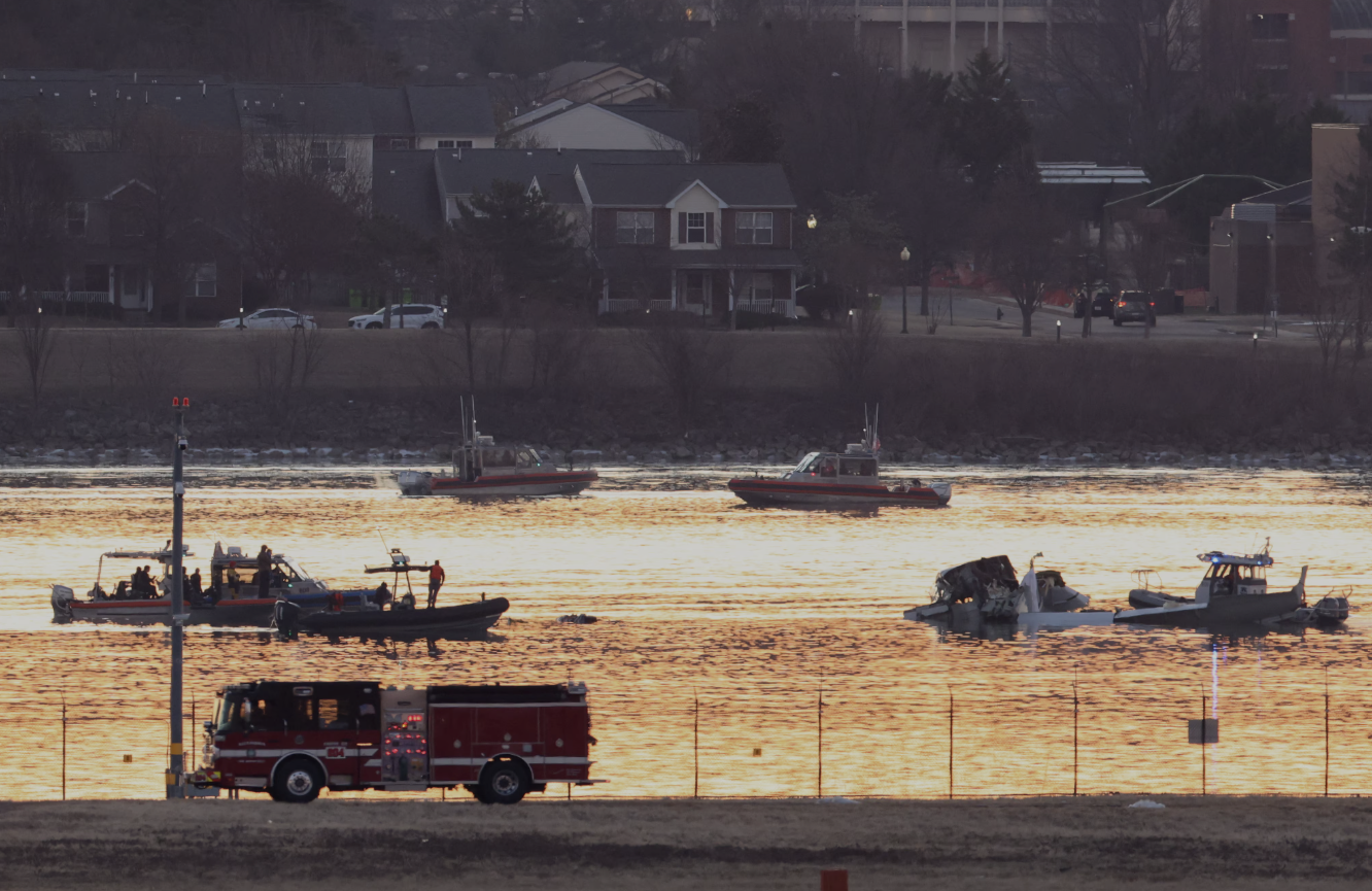 گزارش مقدماتی سازمان هوانوردی فدرال می‌گوید تعداد کارکنان برج کنترل فرودگاه کافی نبود
