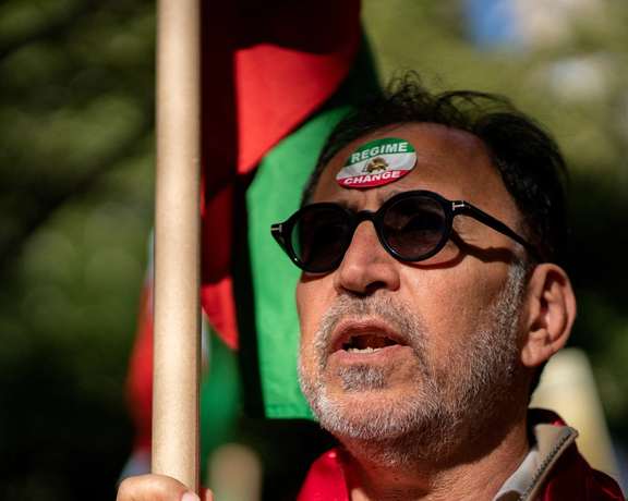 An Irnaian American protesting outside the UN headquarters in NY, Sept. 21, 2022