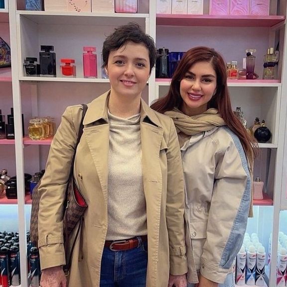 مینا اکبری، فیلمساز: حضور ترانه علیدوستی را در پروازهای داخلی و خارجی ممنوع کردهاند