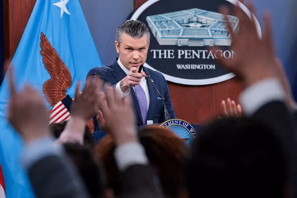 انتقاد مجدد هگست از عدم همکاری ناتو: تنگه هرمز تنها مشکل آمریکا نیست