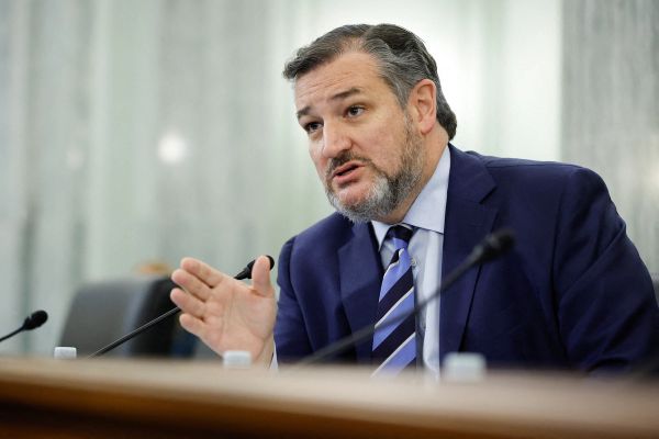 سيناتور أميركي: إيران غير جديرة بالثقة ويجب تدمير برنامجها النووي بالكامل