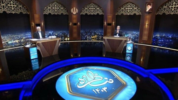 Pezeshkian, Jalili Curry Favor with Election Boycotters Ahead of Runoff